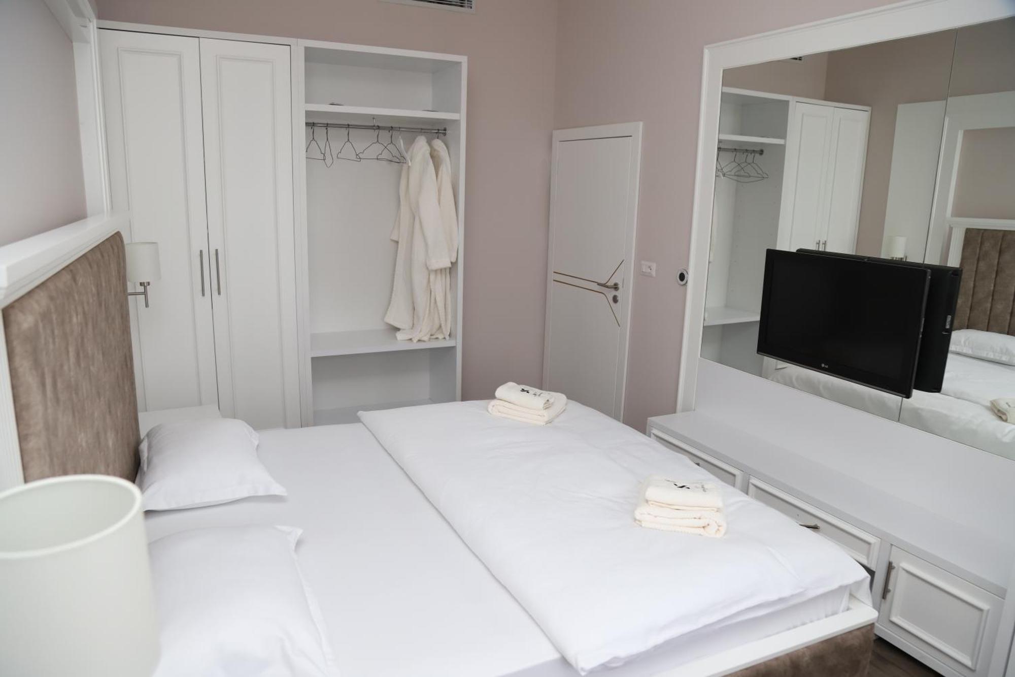 Sky Hotel Prizren Kültér fotó