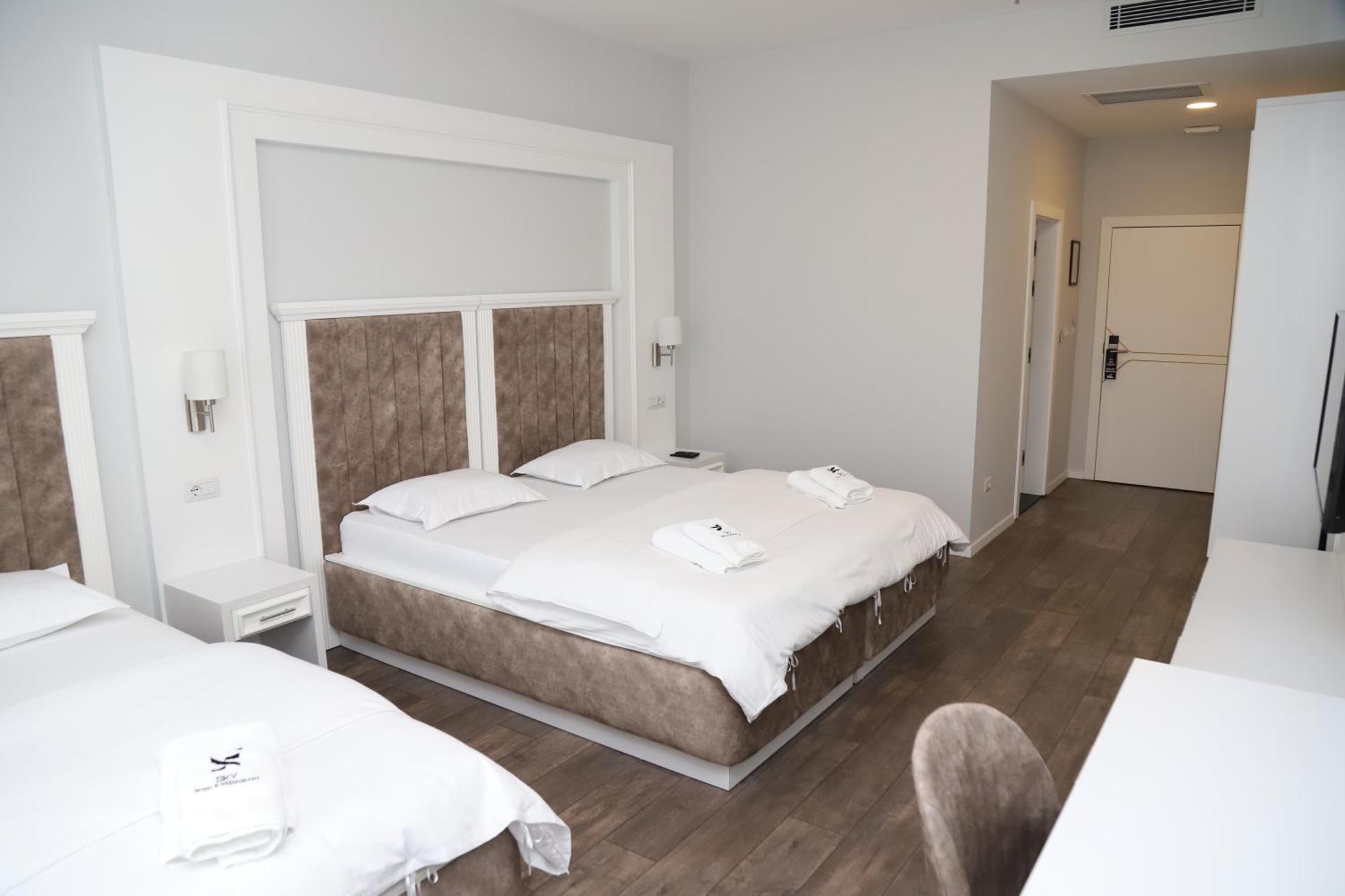 Sky Hotel Prizren Kültér fotó