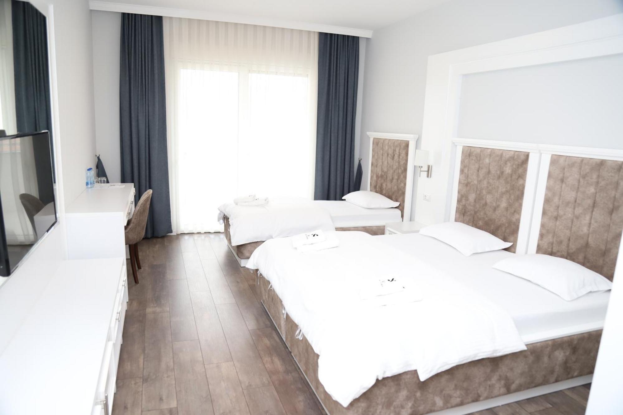 Sky Hotel Prizren Kültér fotó