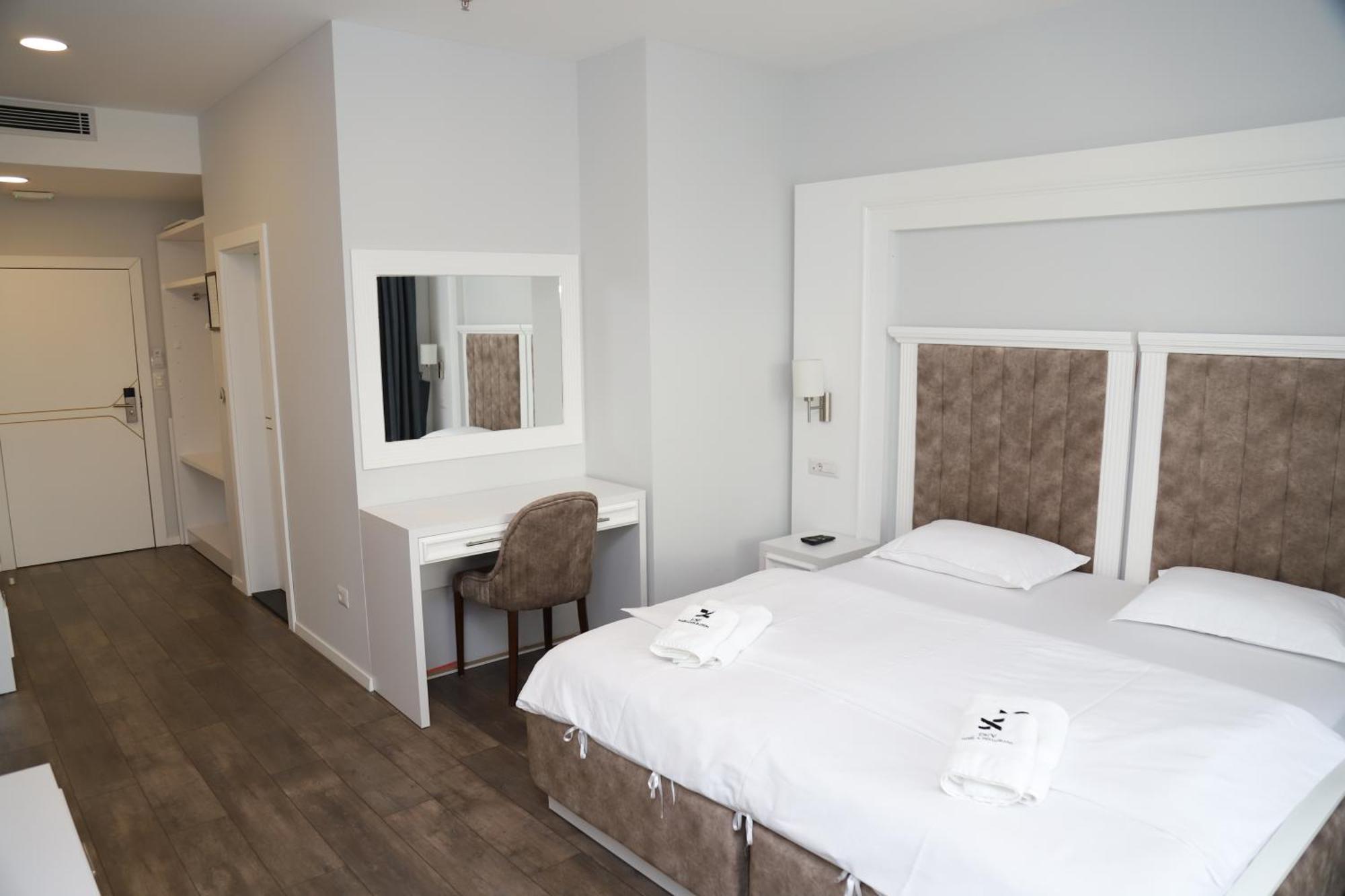 Sky Hotel Prizren Kültér fotó