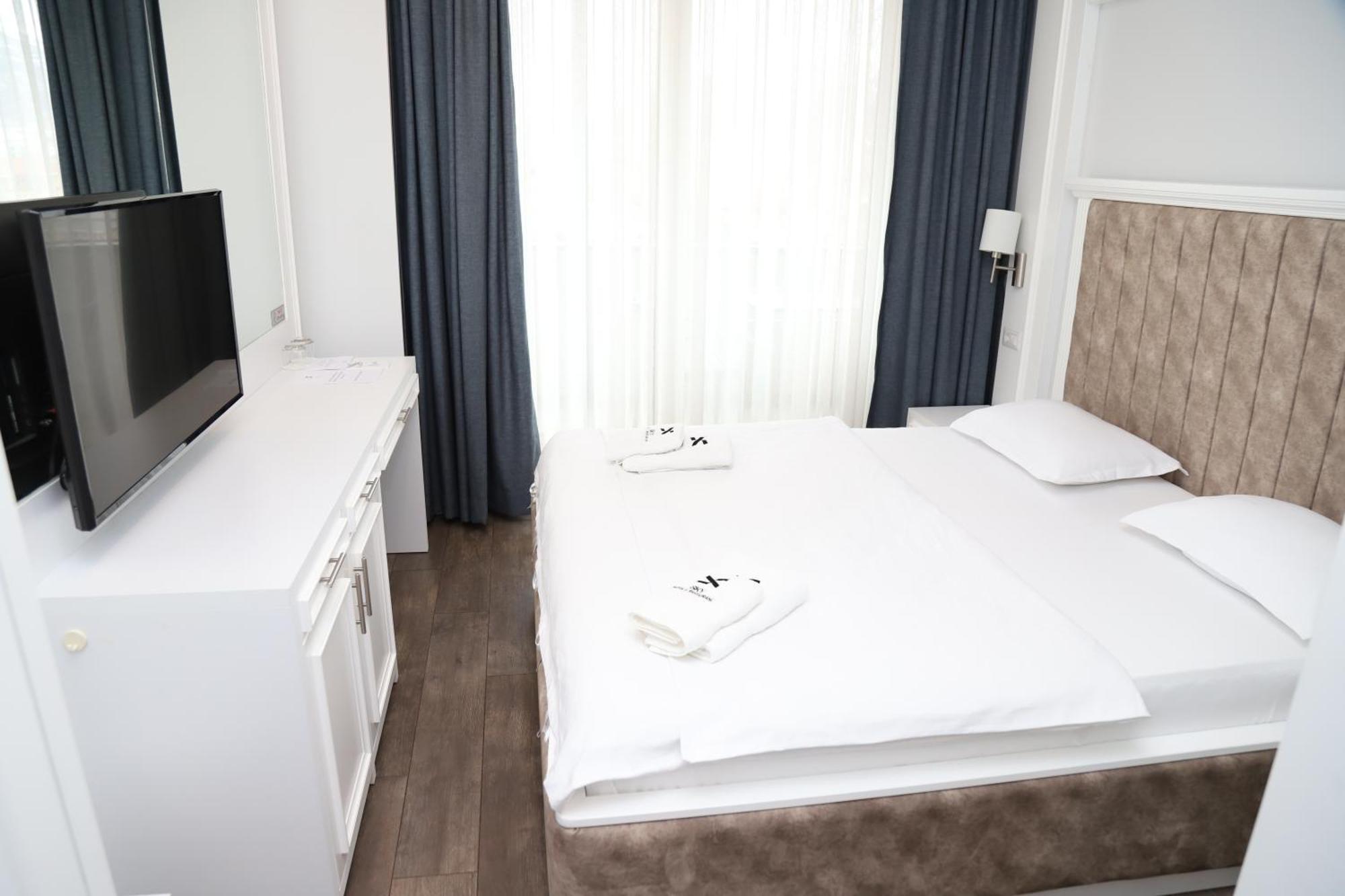 Sky Hotel Prizren Kültér fotó