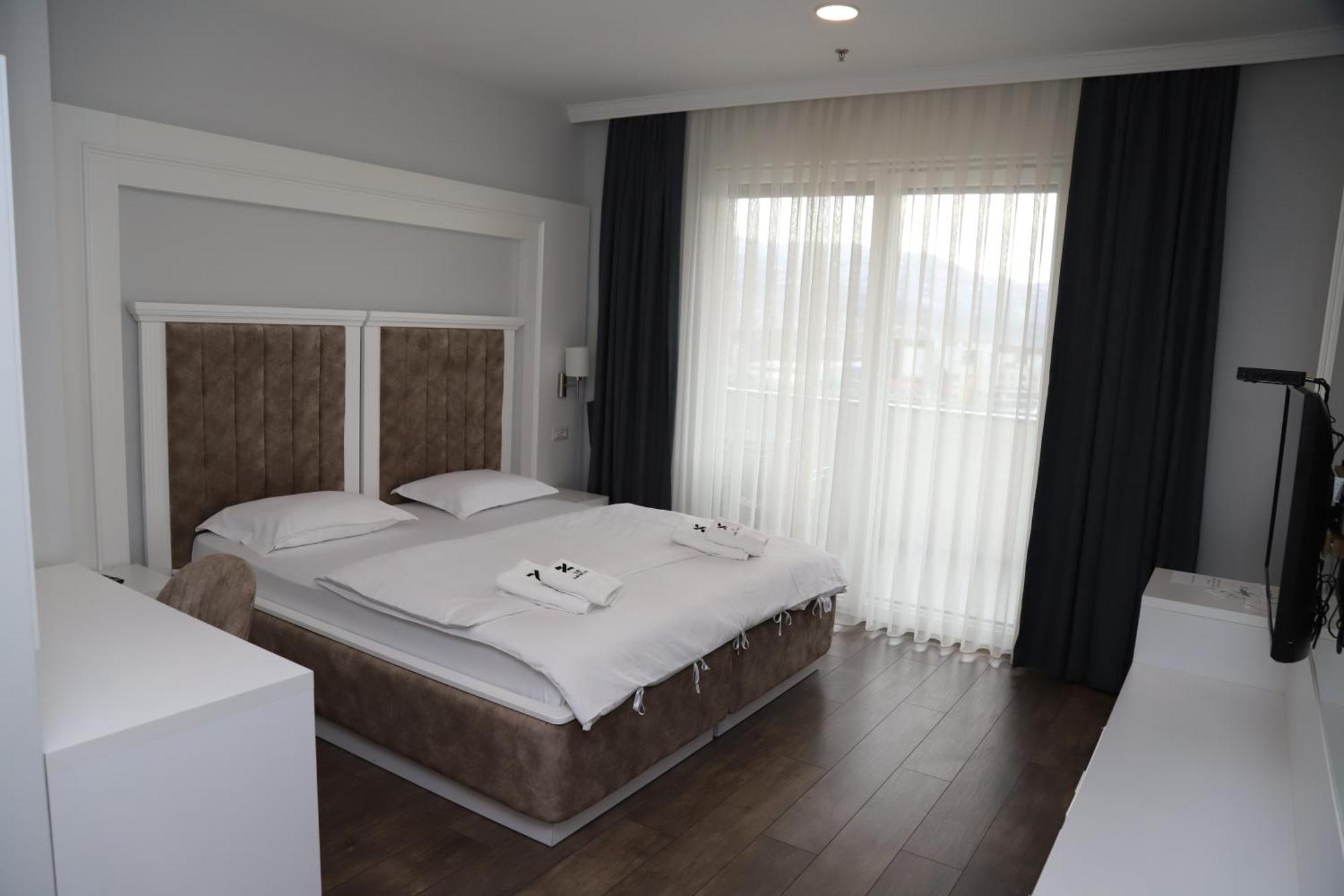 Sky Hotel Prizren Kültér fotó