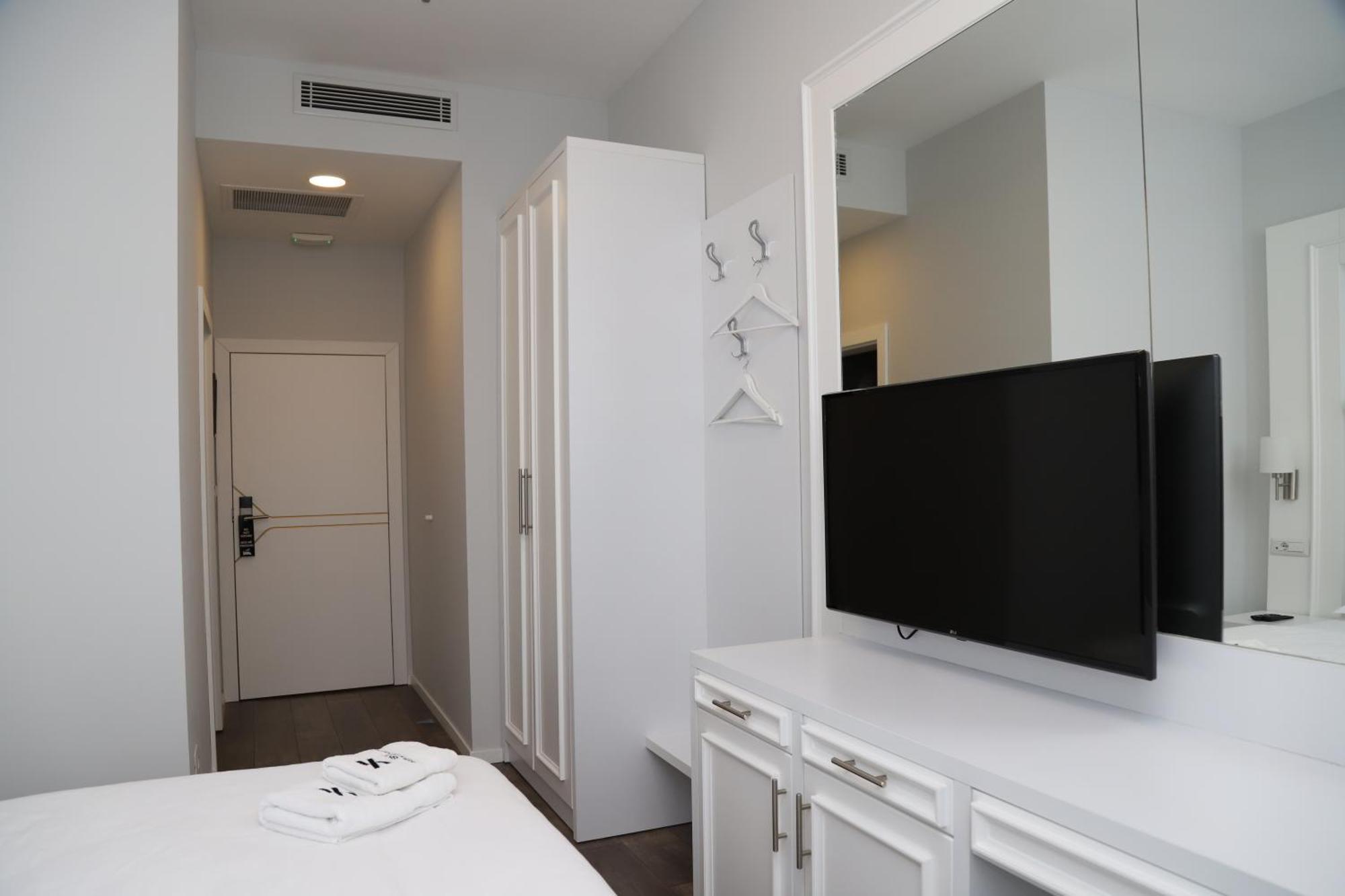 Sky Hotel Prizren Kültér fotó