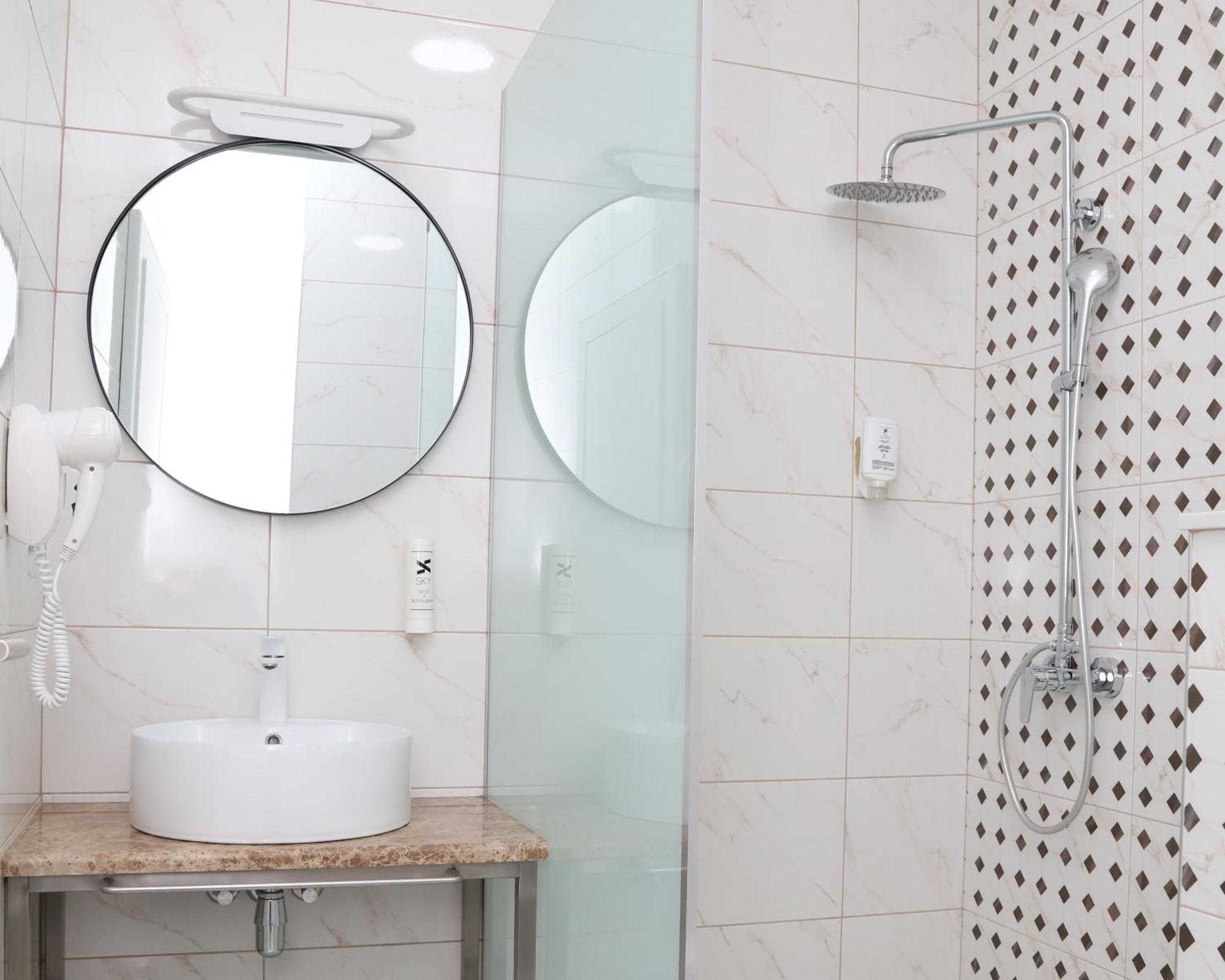 Sky Hotel Prizren Kültér fotó