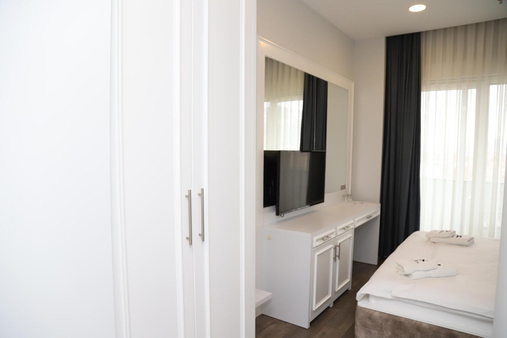 Sky Hotel Prizren Kültér fotó