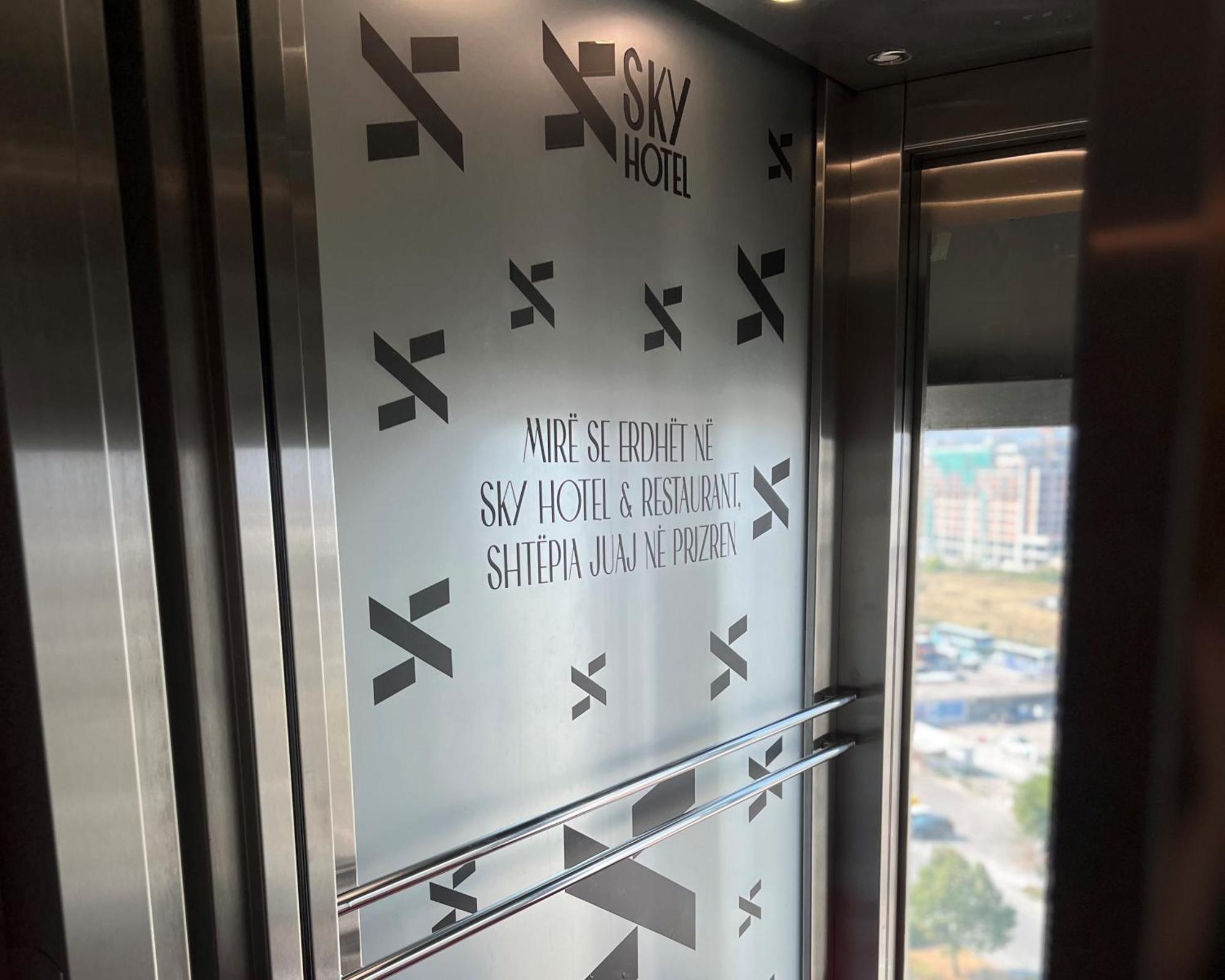Sky Hotel Prizren Kültér fotó